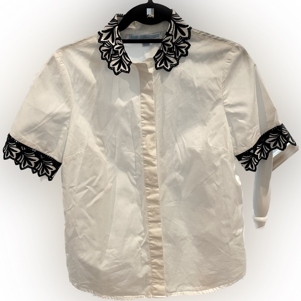 Draper James short sleeve white blouse black eyelet trim, excellent condition